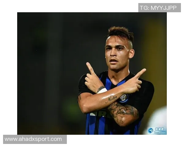 马丁内斯的传奇人生与足球梦想：从草根到巅峰的奋斗故事